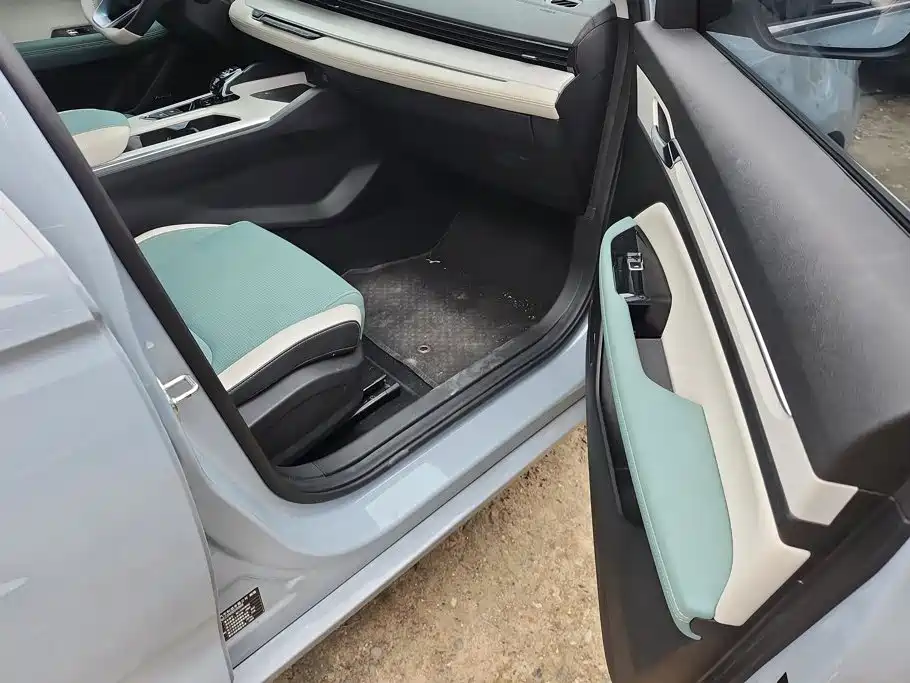 Geely L HiP — миниатюра 8