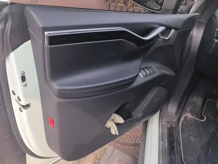 Tesla Model X — миниатюра 7