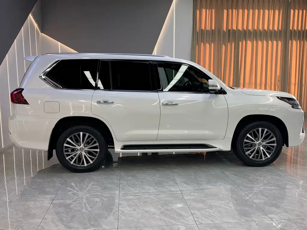 Lexus LX — миниатюра 7