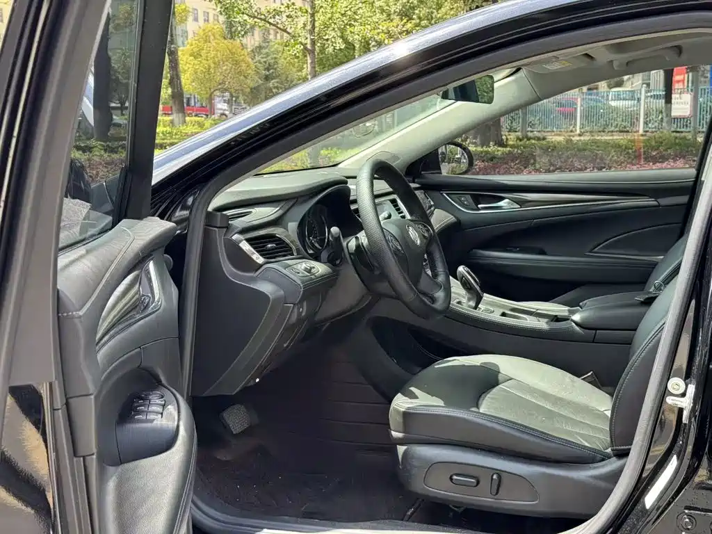 Buick LaCrosse — миниатюра 11