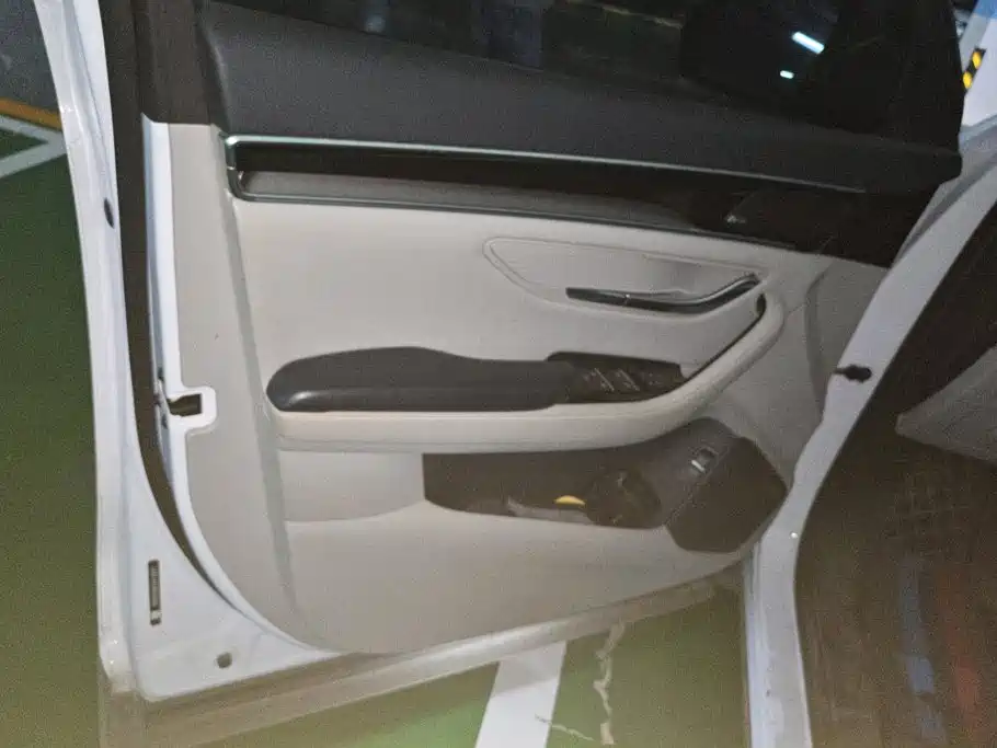 BYD PLUS New Energy — миниатюра 7