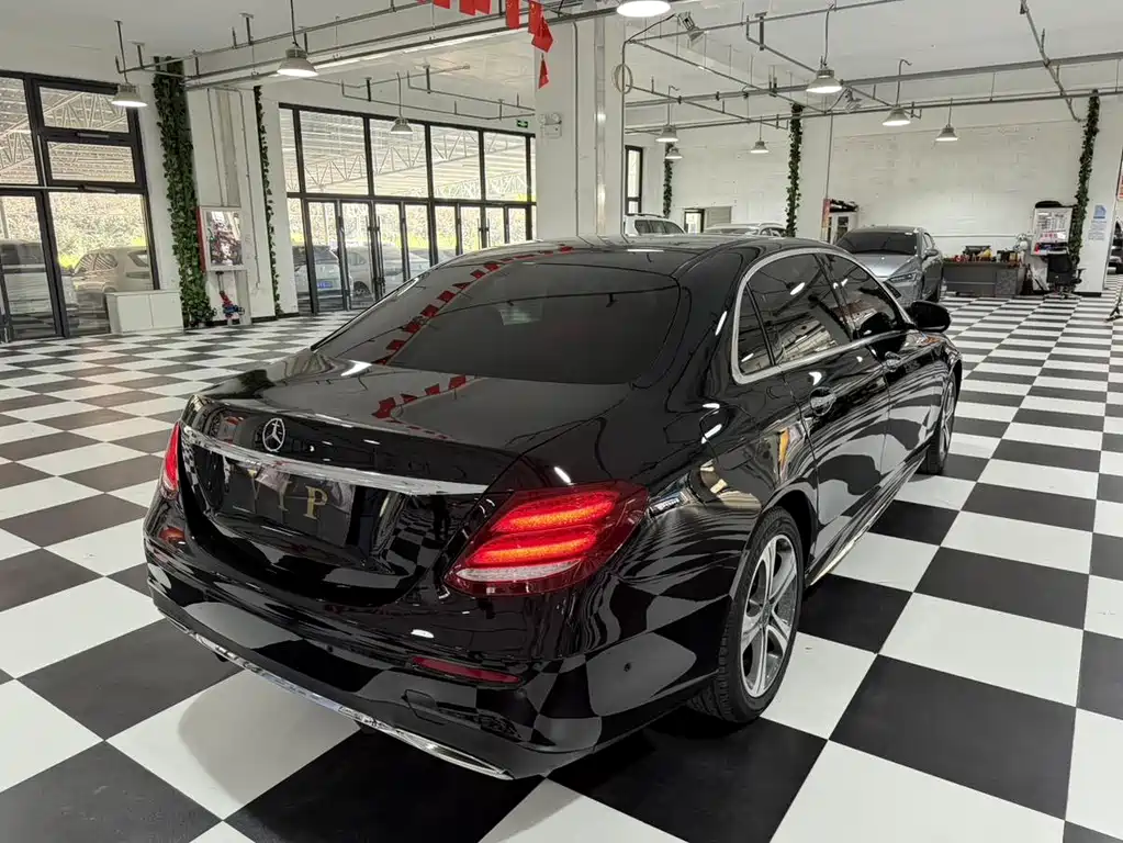 Mercedes-Benz E-Class — миниатюра 9