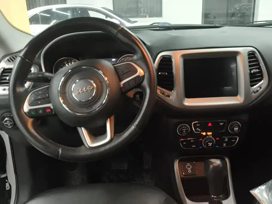 Jeep Compass — миниатюра 13