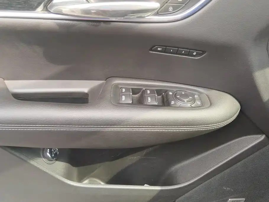 Cadillac XT5 — миниатюра 7