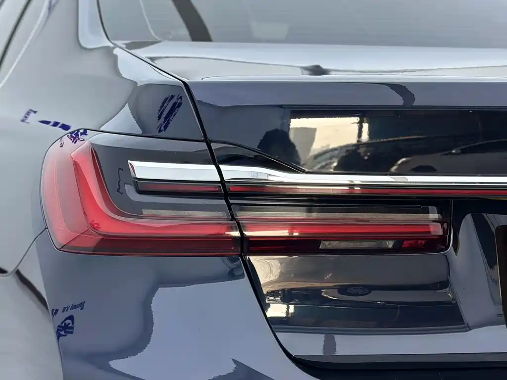 BMW 7 Series — миниатюра 6