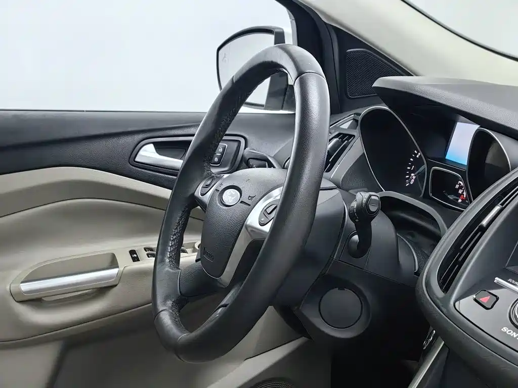 Ford Kuga — миниатюра 22
