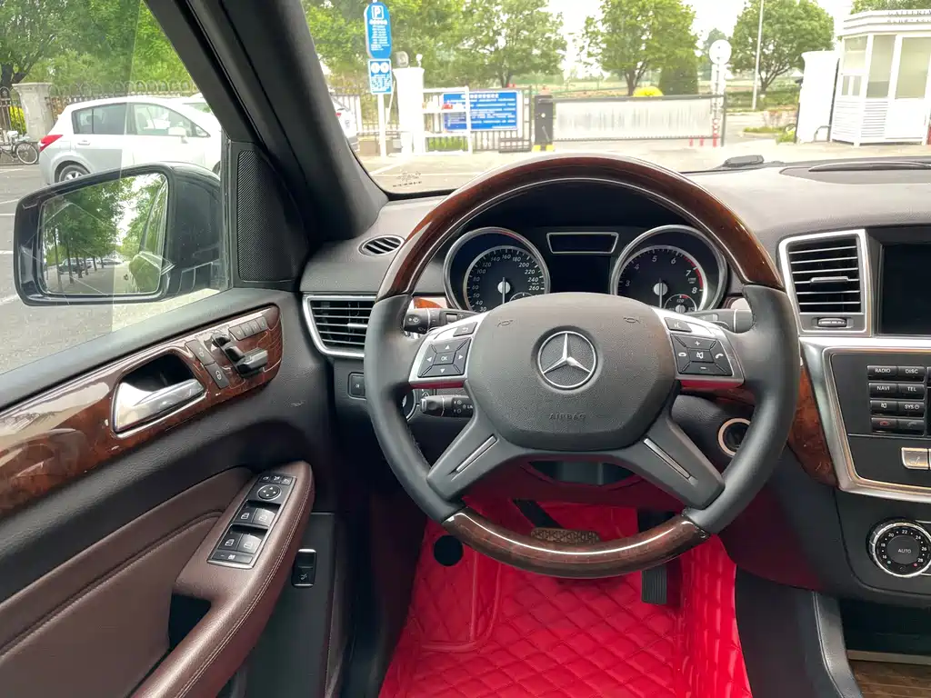 Mercedes-Benz M-Class — миниатюра 11