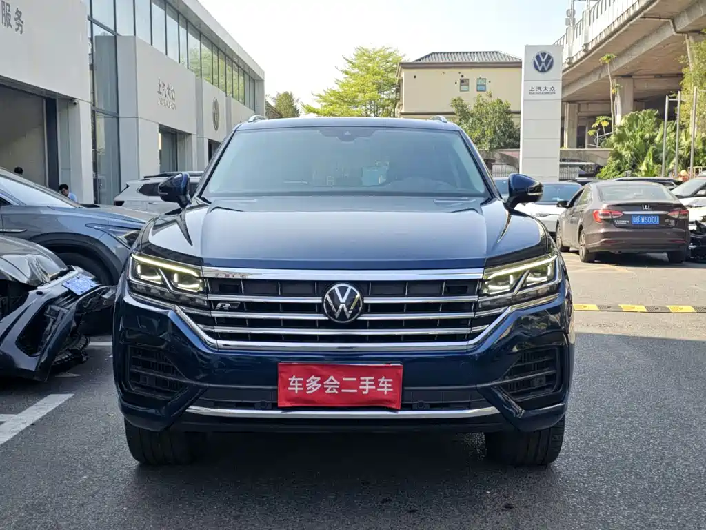 VOLKSWAGEN TOUAREG