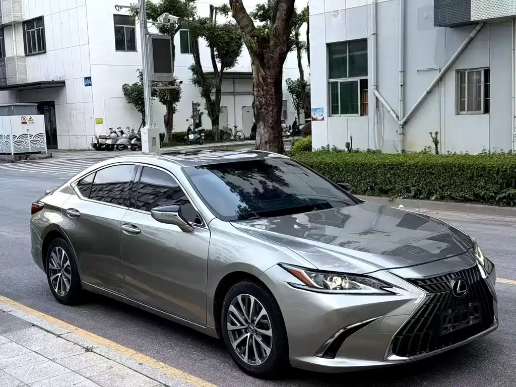 Lexus ES — миниатюра 8
