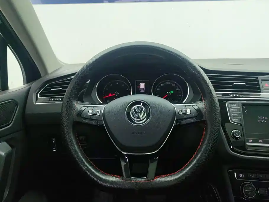 Volkswagen Tiguan L — миниатюра 15