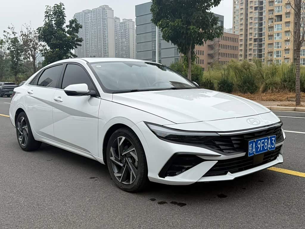 Hyundai Elantra 1.5 л 2024 г. Белый, пробег 20000 км