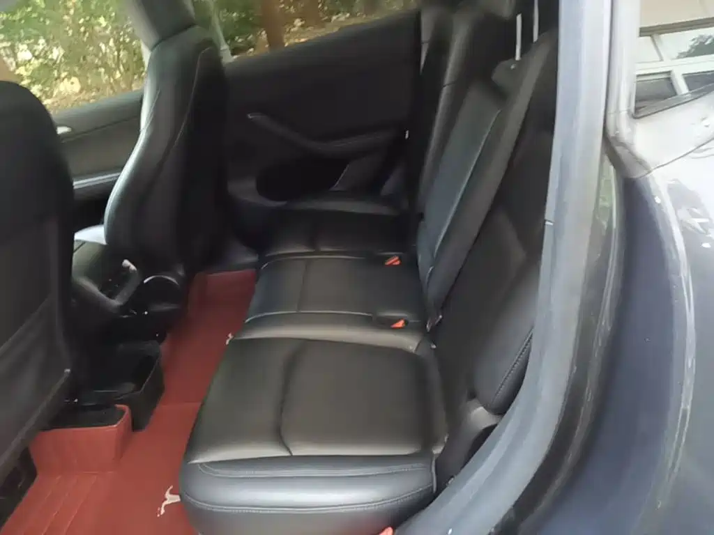 Tesla Model Y — миниатюра 17
