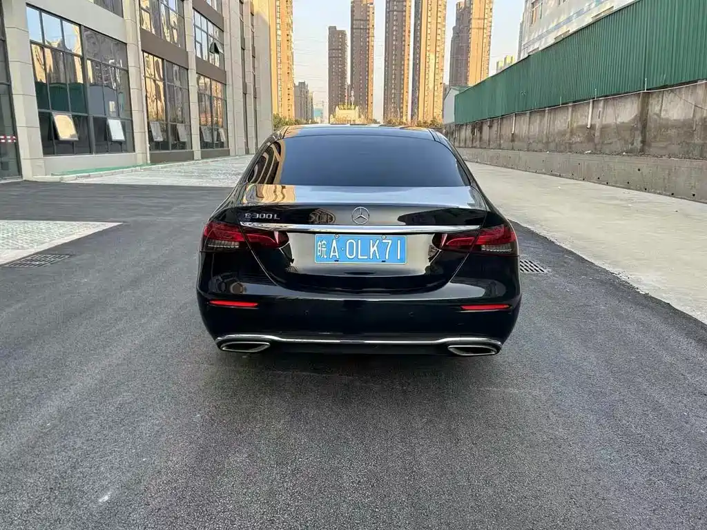 Mercedes-Benz E-Class — миниатюра 8