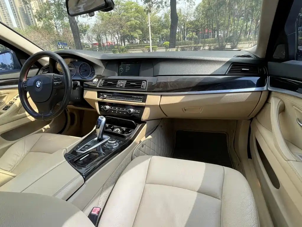 BMW 5 Series — миниатюра 7