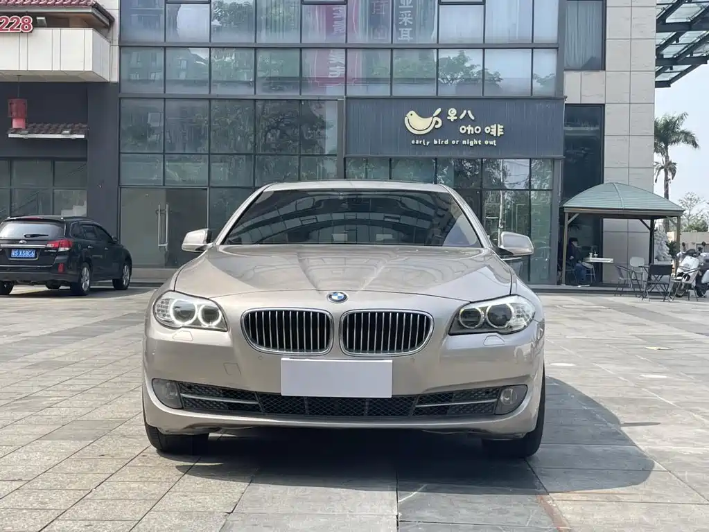 BMW 5 Series — миниатюра 2