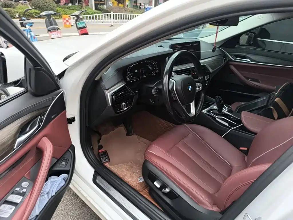BMW 5 Series — миниатюра 16
