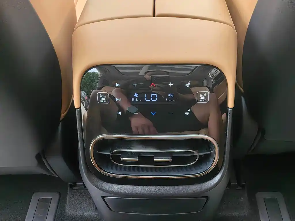 Leapmotor Leapmotor C11 — миниатюра 10