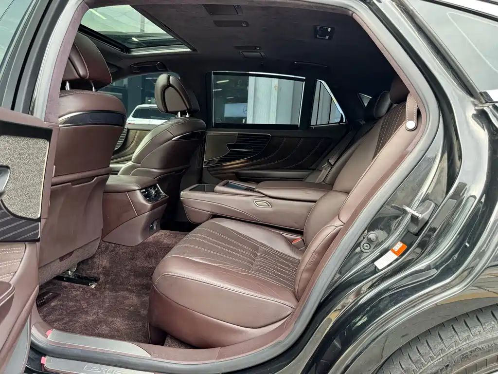 Lexus LS 2020 500h Luxury VI