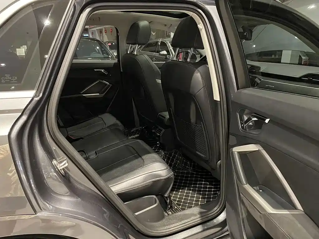 Audi Q3 — миниатюра 10