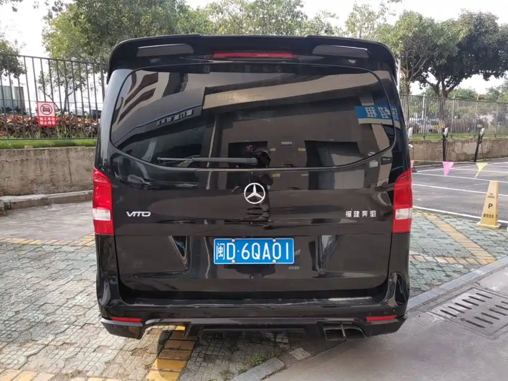 Mercedes-Benz Vito 2023 2.0T 7 мест