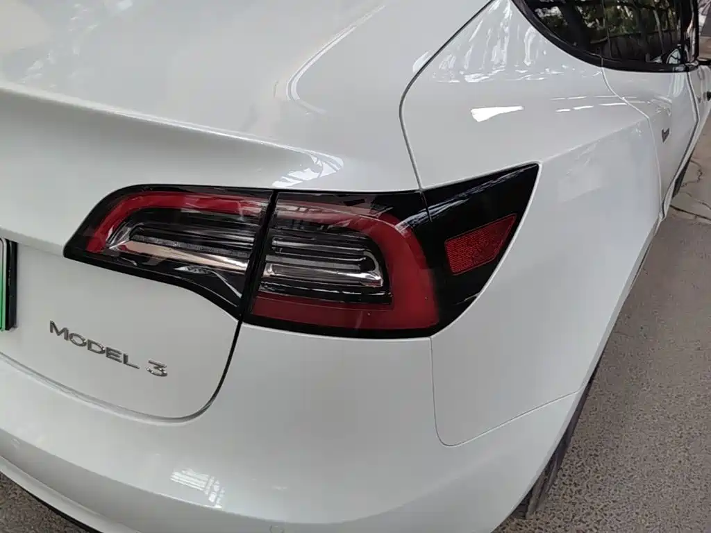 Tesla Model 3 — миниатюра 8