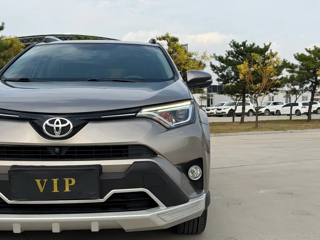 Toyota RAV4 — миниатюра 4