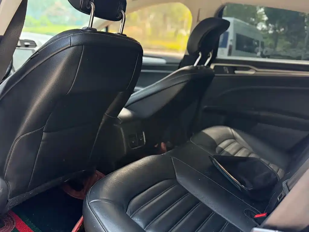 Ford Mondeo — миниатюра 6
