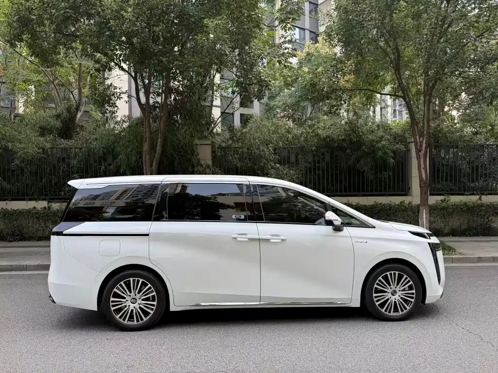 GAC Motor Trumpchi E8 PHEV — миниатюра 9