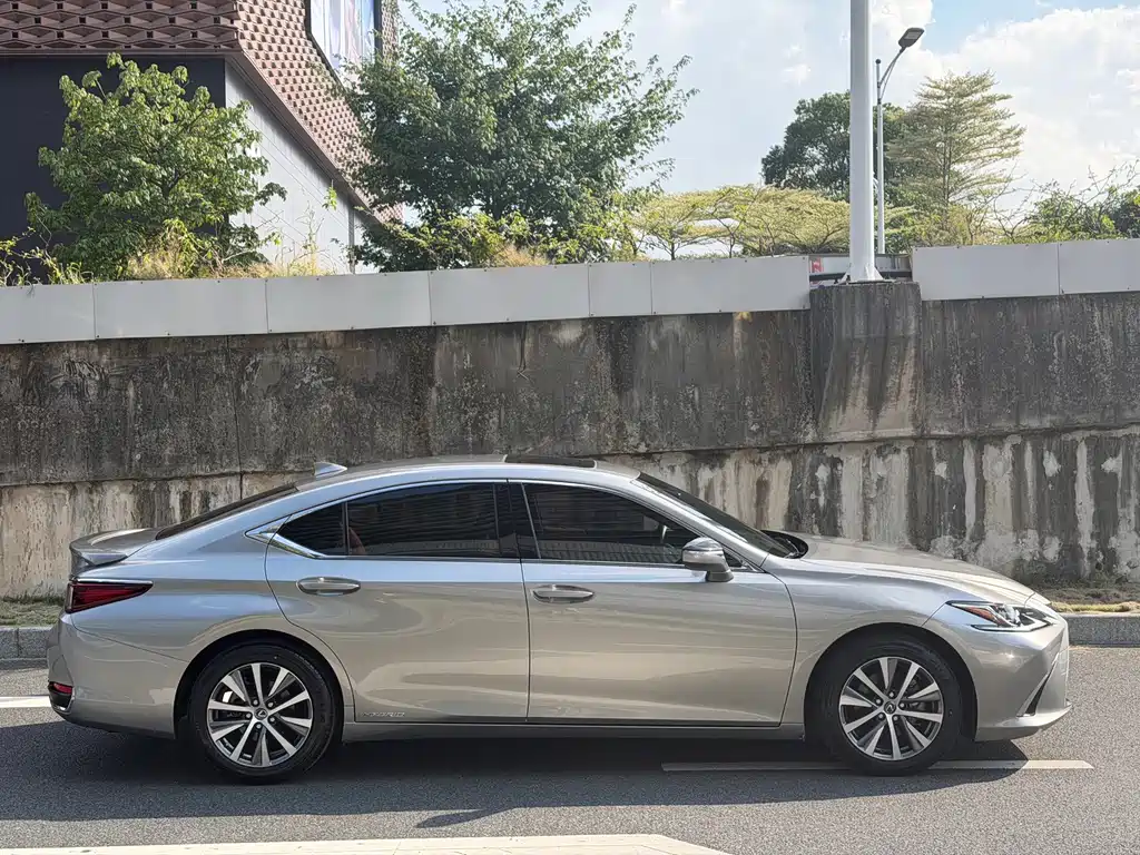 Lexus ES — миниатюра 18