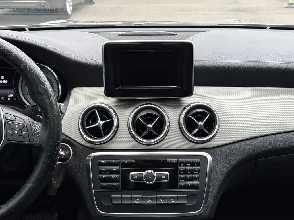 Mercedes-Benz GLA — миниатюра 16