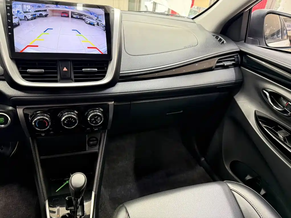 Toyota Yaris L — миниатюра 12