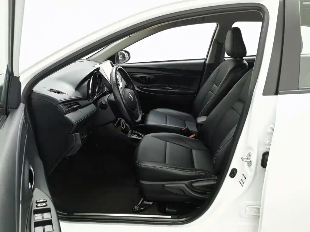 Toyota Yaris L — миниатюра 10