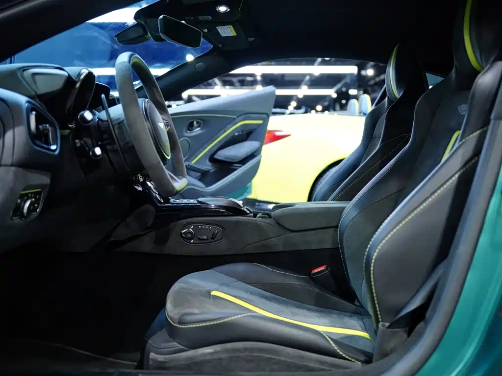 Aston Martin V8 Vantage — миниатюра 27