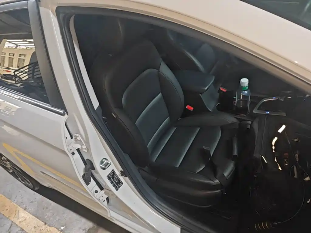 Hyundai Elantra — миниатюра 25