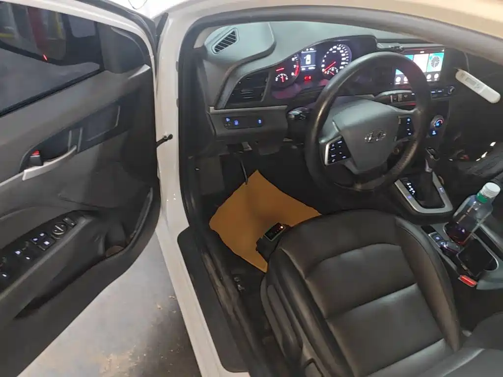 Hyundai Elantra — миниатюра 16
