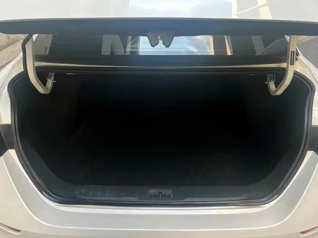 Nissan Sylphy — миниатюра 8