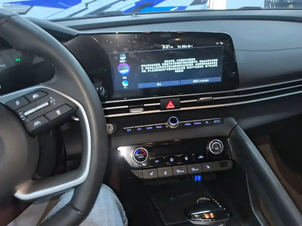 Hyundai Elantra — миниатюра 10