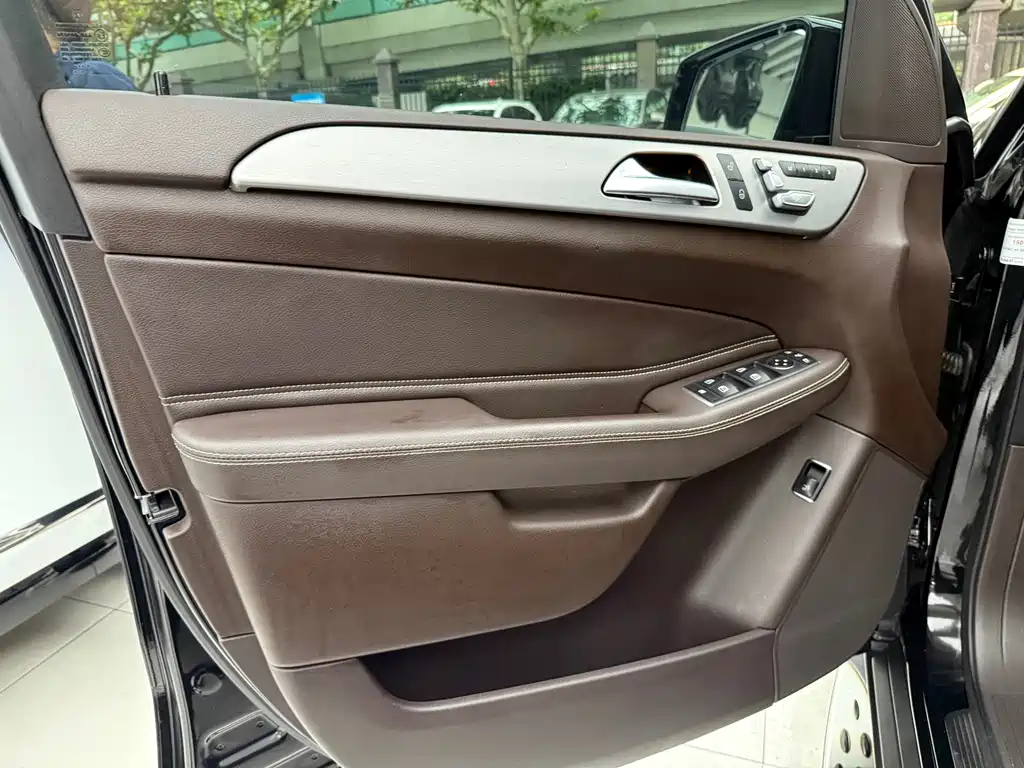 Mercedes-Benz GLE (Import) — миниатюра 15