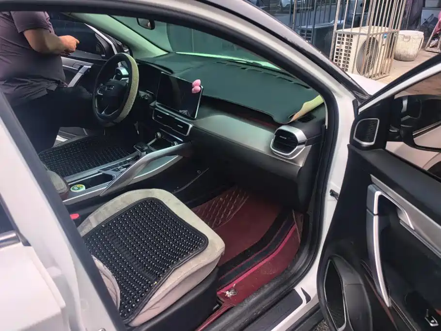 Geely Binyue — миниатюра 8