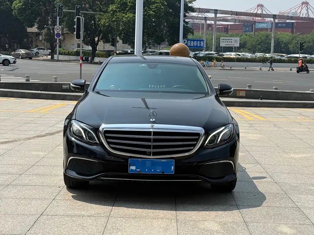 Mercedes-Benz E-Class — миниатюра 2