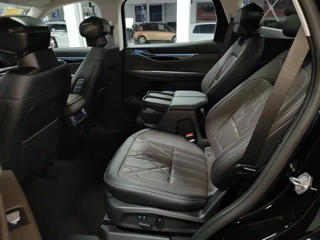 Ford Edge — миниатюра 17