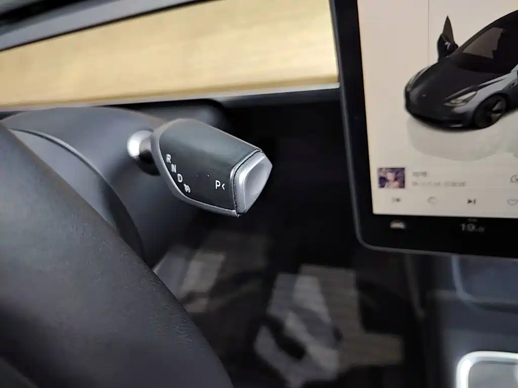 Tesla Model 3 — миниатюра 14