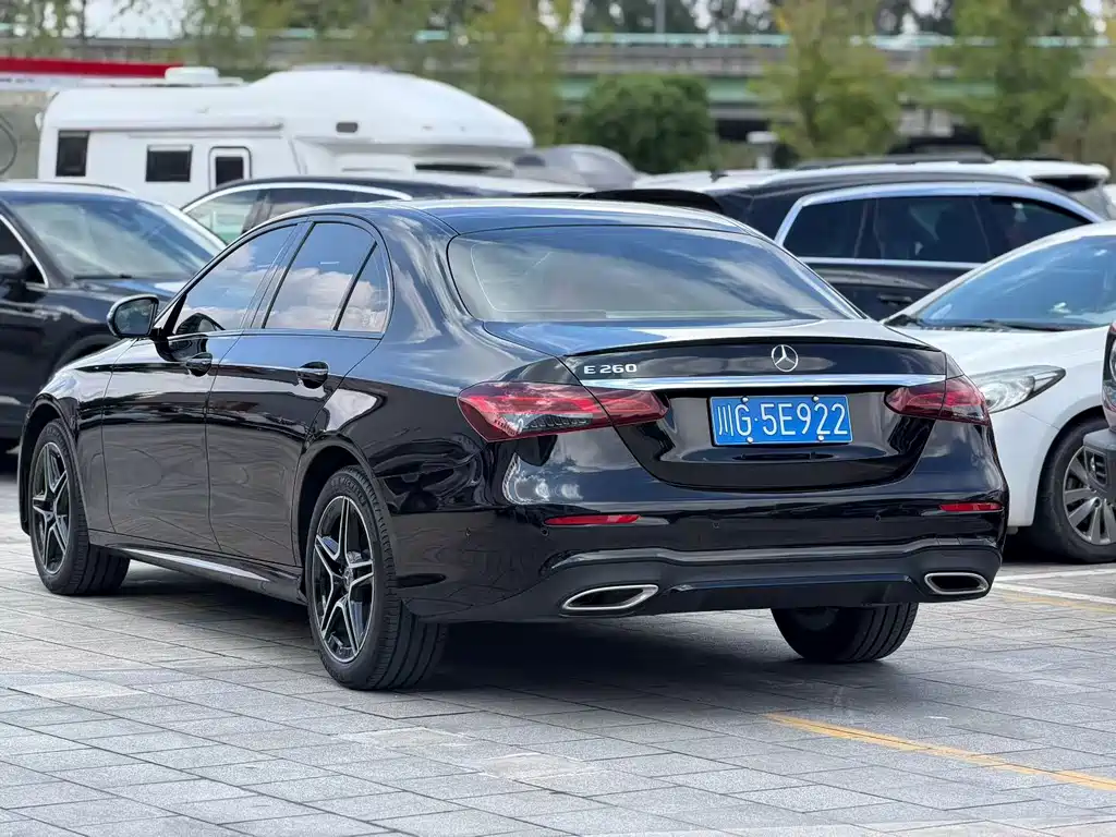 Mercedes-Benz E-Class (Import) — миниатюра 4