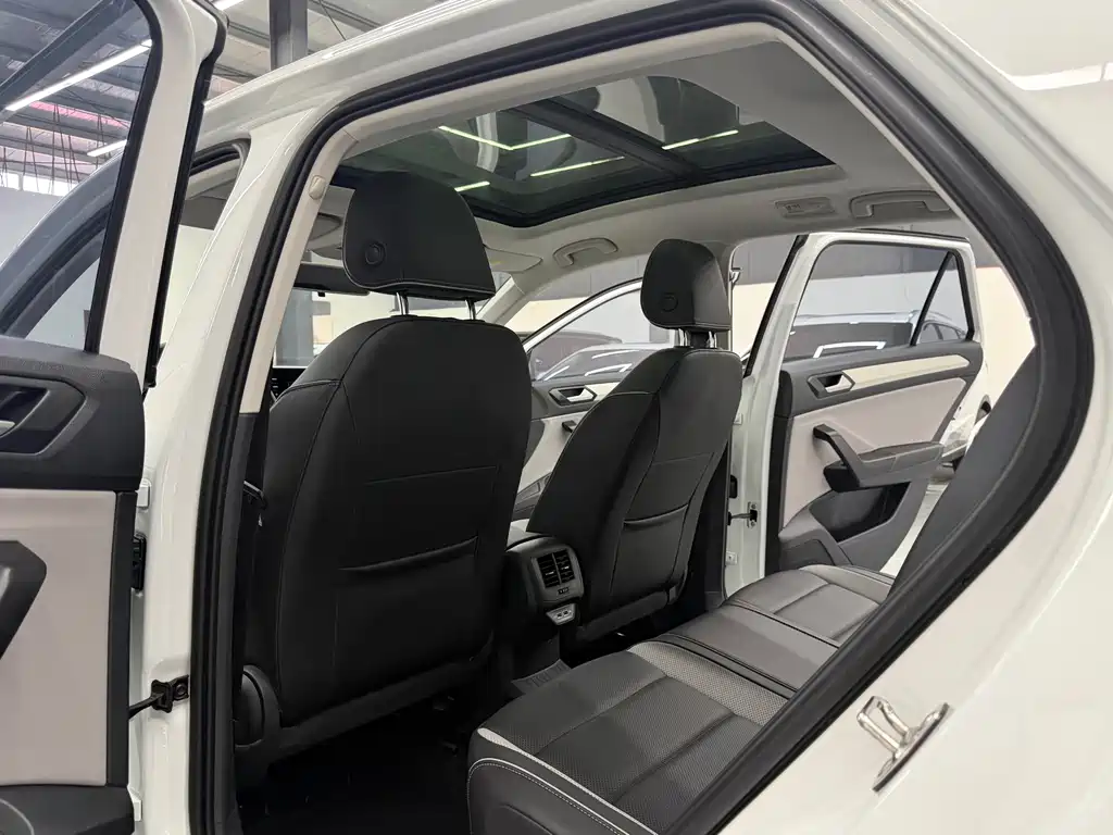 Volkswagen T-Roc — миниатюра 22