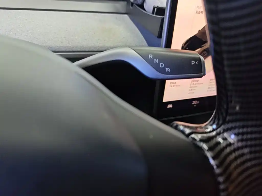 Tesla Model Y — миниатюра 14