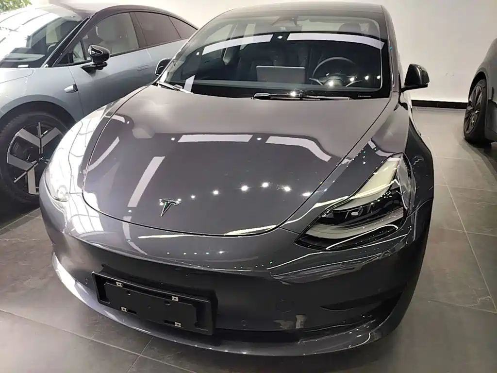Tesla Model 3 — миниатюра 3