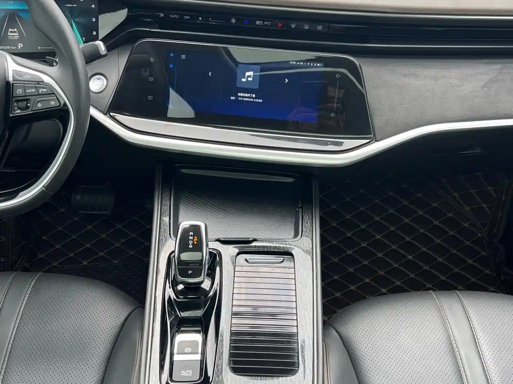 DONGFENG YI HYUN MAX