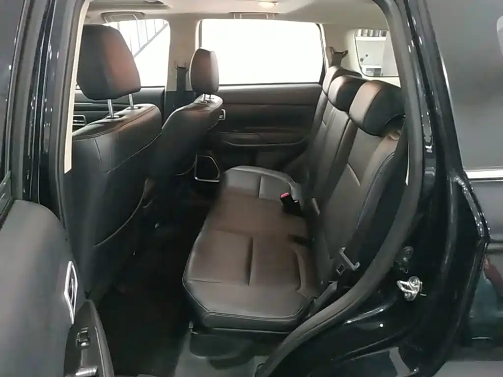 Mitsubishi Outlander — миниатюра 17