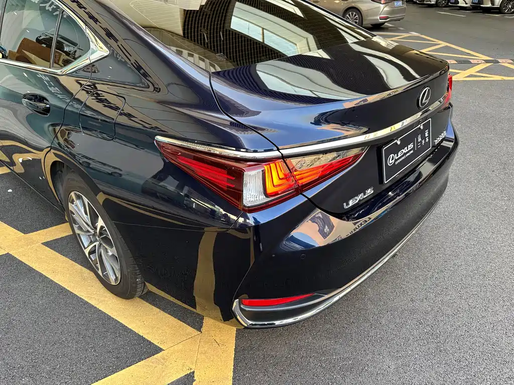 Lexus ES — миниатюра 27