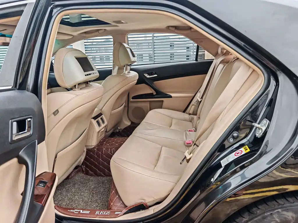 Toyota Reiz — миниатюра 10